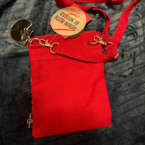 Red and black - Picture 2 of 3